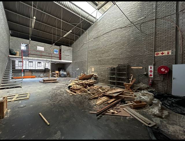 306M² WAREHOUSE TO LET IN KEW